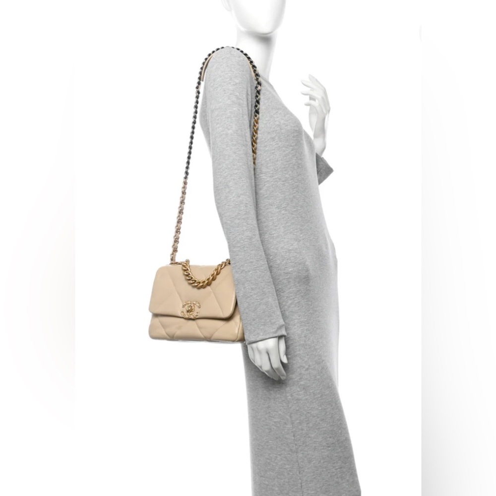 Chanel quilted beige 19 medium - Picture 3 of 14